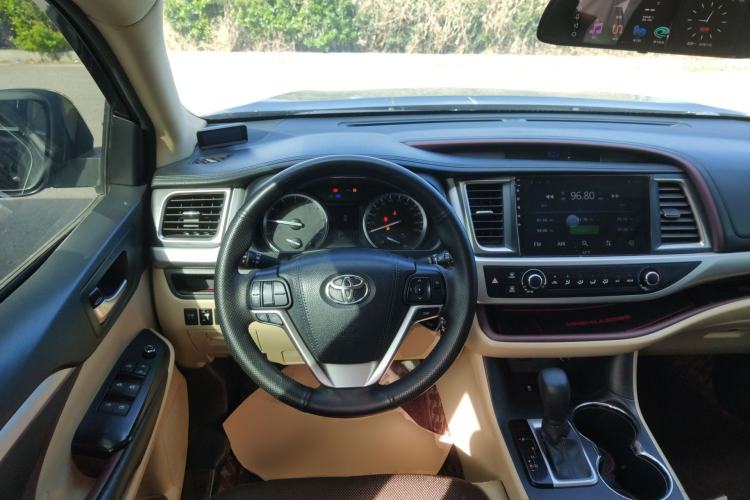 Used Toyota Highlander 2015 2.0T Two-Wheel Drive Elite Edition 5 Seats Steering Wheel