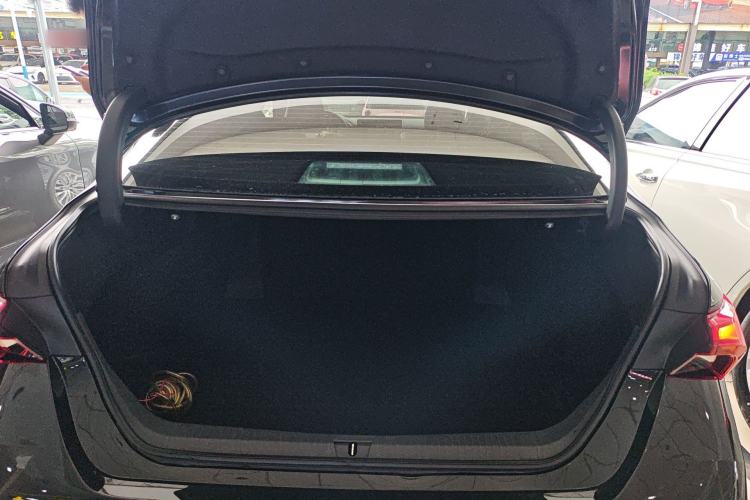 Used Toyota Avalon 2024 Dual-Motor 2.0L Premium Edition Trunk