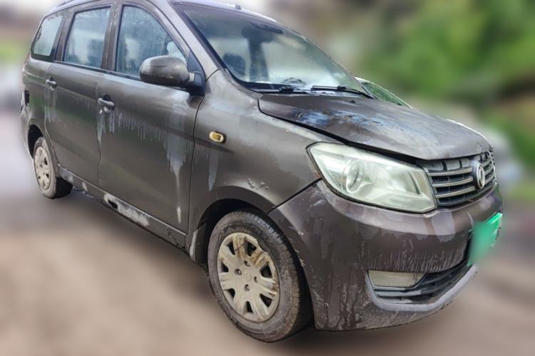 Used Dongfeng Fengon 330 2014 1.5L Manual Standard Edition DK15-02 Front Right 45 Deg