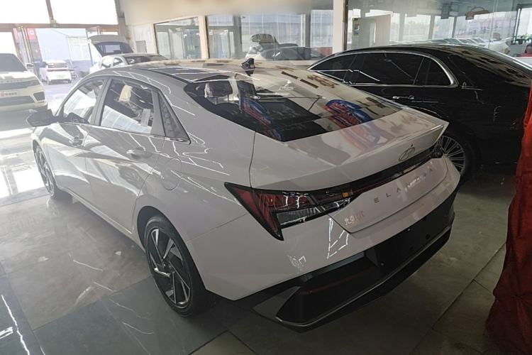 Used Hyundai Elantra 2023 1.5L CVT LUX Prestige Edition
