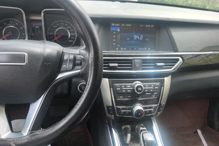 Used Zotye Domy X5 2017 Upgraded Model 1.5T CVT ZhiXian Edition Center Console