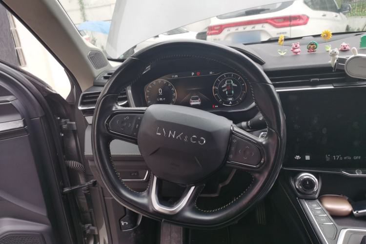 Used Lynk & Co 05 2020 2.0TD Two-Wheel Drive Shine Halo Steering Wheel