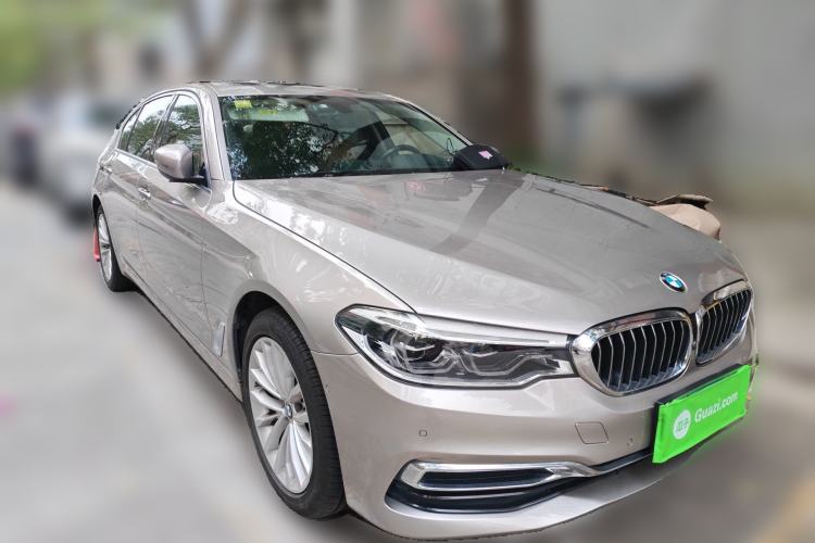 Used BMW 5 Series 2019 Facelifted 530Li Luxury Edition Premium Package Front Right 45 Deg