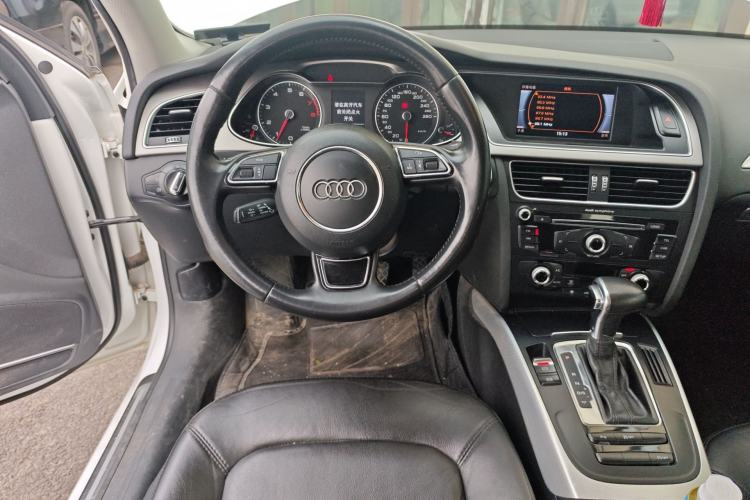 Used Audi A4L 2013 35 TFSI Automatic Standard Model Steering Wheel