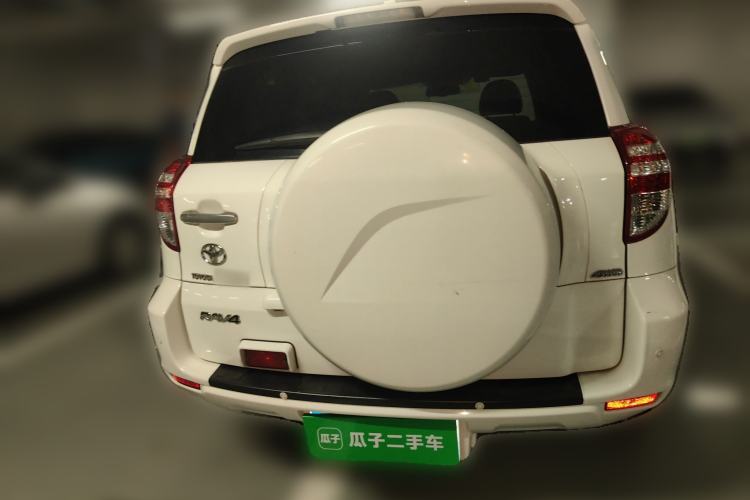 Used Toyota RAV4 2012 Luxurious 2.4L Automatic 4x4 with Stylish Features
