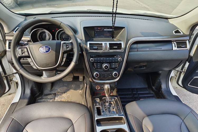 Used Bestune X80 2015 2.0L automatic luxury version
