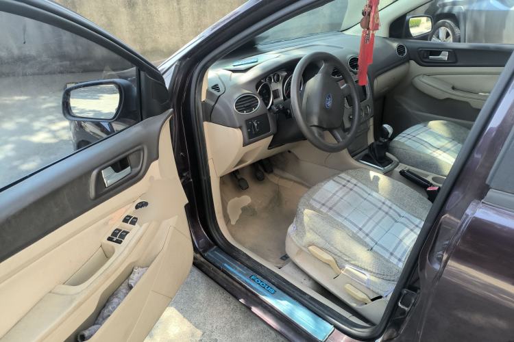 Used Ford Focus 2011 Sedan 1.8L Manual Comfort Model
