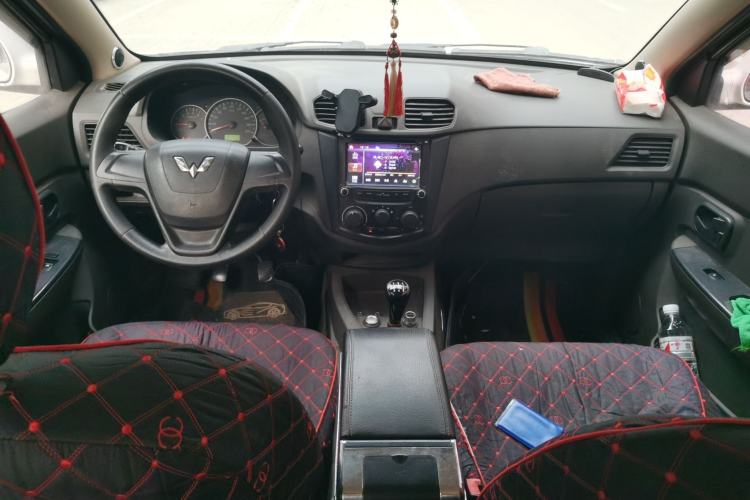 Used Wuling Hongguang 2014 1.2L Base Model China IV Center Console