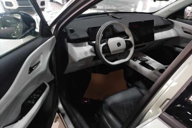 Used CHANGAN UNI-Z New Energy 2024 Blue Whale Smart Electric iDD 125km Excellence Model Interior 3