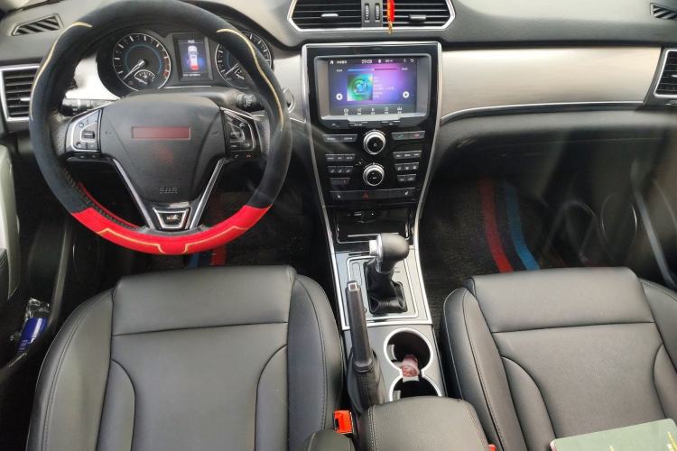 Used Haval H2 2015 1.5T Automatic Two-Wheel Drive Elite Edition Center Console