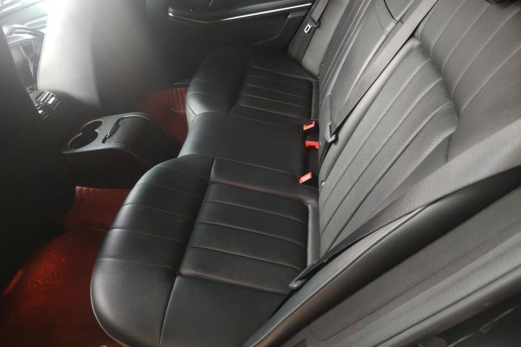 Used Mercedes-Benz E-Class 2015 Facelift E 200 L