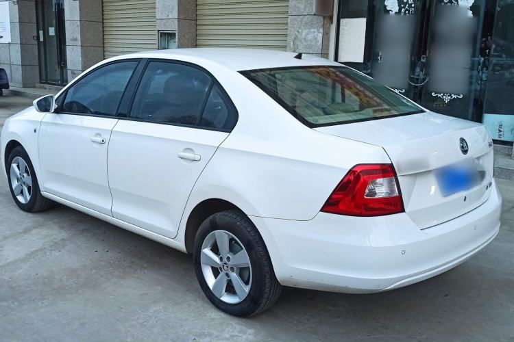Used Skoda Rapid 2015 1.6L Automatic Smart Selection Model Exterior 5