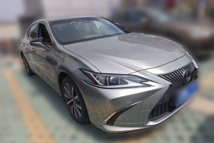 Used Lexus ES 2018 200 Excellence Edition China V Standard Front Right 45 Deg