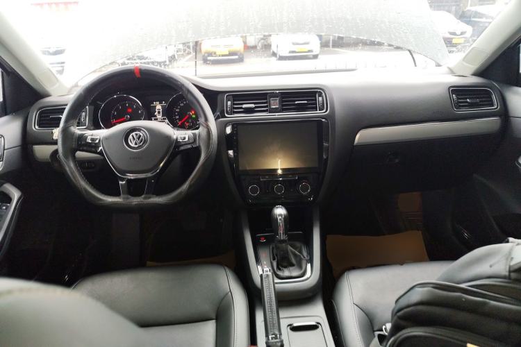 Used Volkswagen Sagitar 2018 280TSI DSG Ignite Edition Center Console