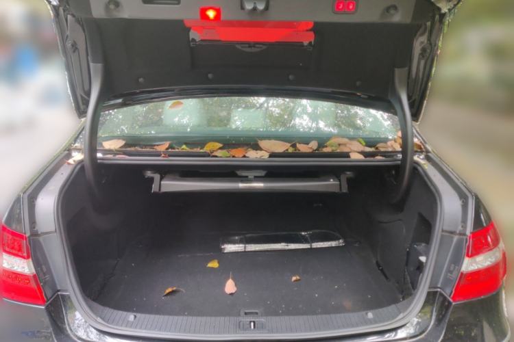 Used Mercedes-Benz E-Class 2009 E 300 Fashion Model Trunk