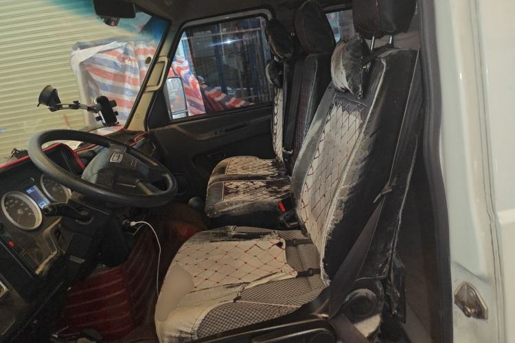 Used Iveco Daily 2020 2.5T A35 Passenger Van with Dual Tires Mid-Roof Design 5-9 Seater Side-Sliding Door China V Emission Standard
