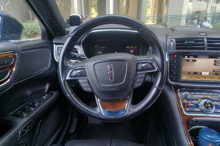 Used Lincoln Continental 2017 2.0T Two-Wheel-Drive Luxury Edition Steering Wheel