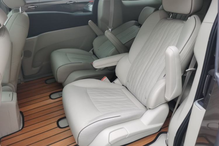 Used Buick GL8 2023 Land Executive Class 652T Luxury Model Left Rear Seat