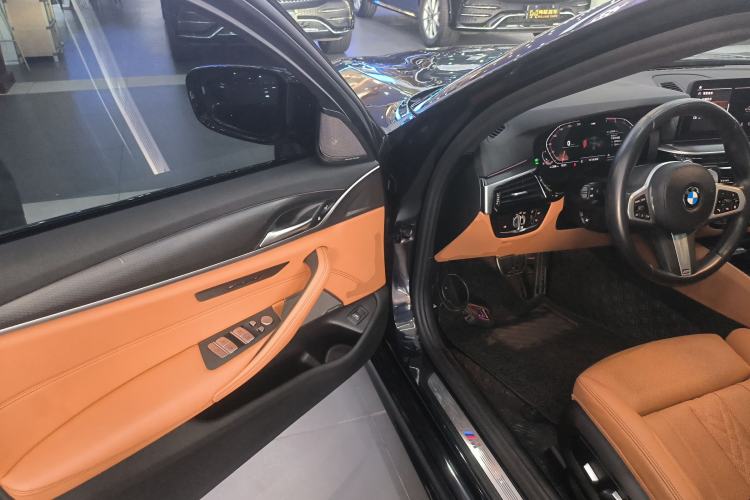 Used BMW 5 Series 2021 530i M Sport Package Driver Seat