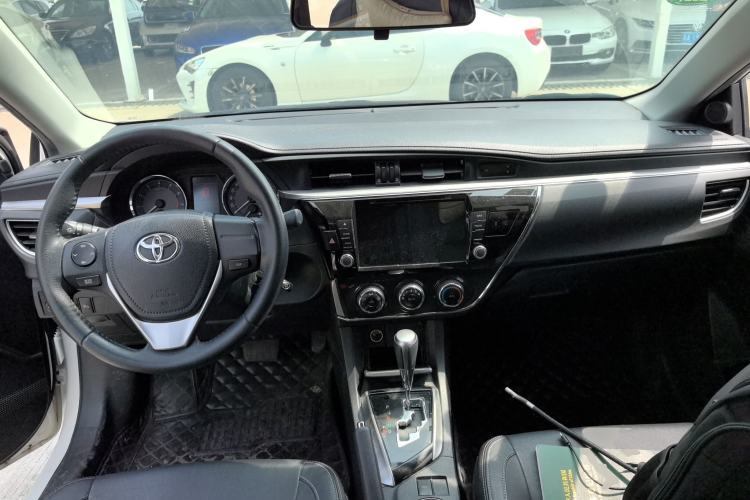 Used Toyota Corolla 2014 1.6L CVT GL-i Leather Edition Center Console