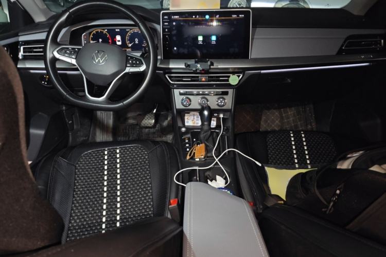 Used Volkswagen Lavida 2023 1.5L Automatic 5 Million Edition Center Console