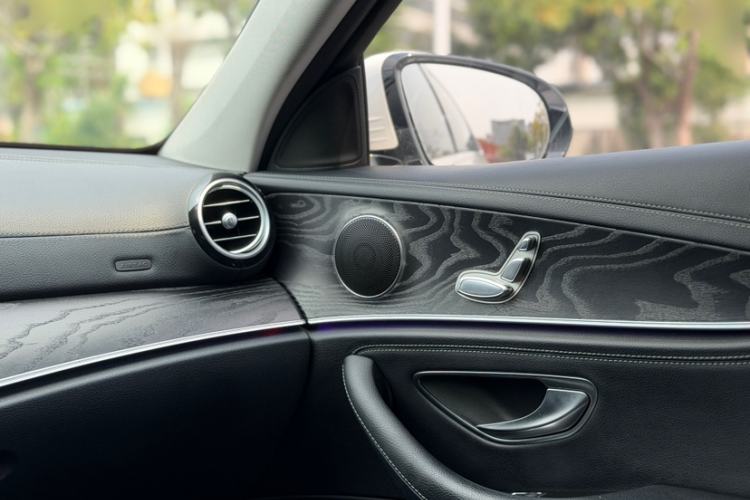 Used Mercedes-Benz E-Class 2016 E 200 L Sport Edition Interior 6