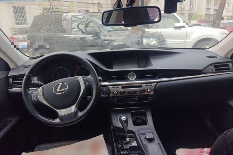 Used Lexus ES 2014 300h Elite Edition