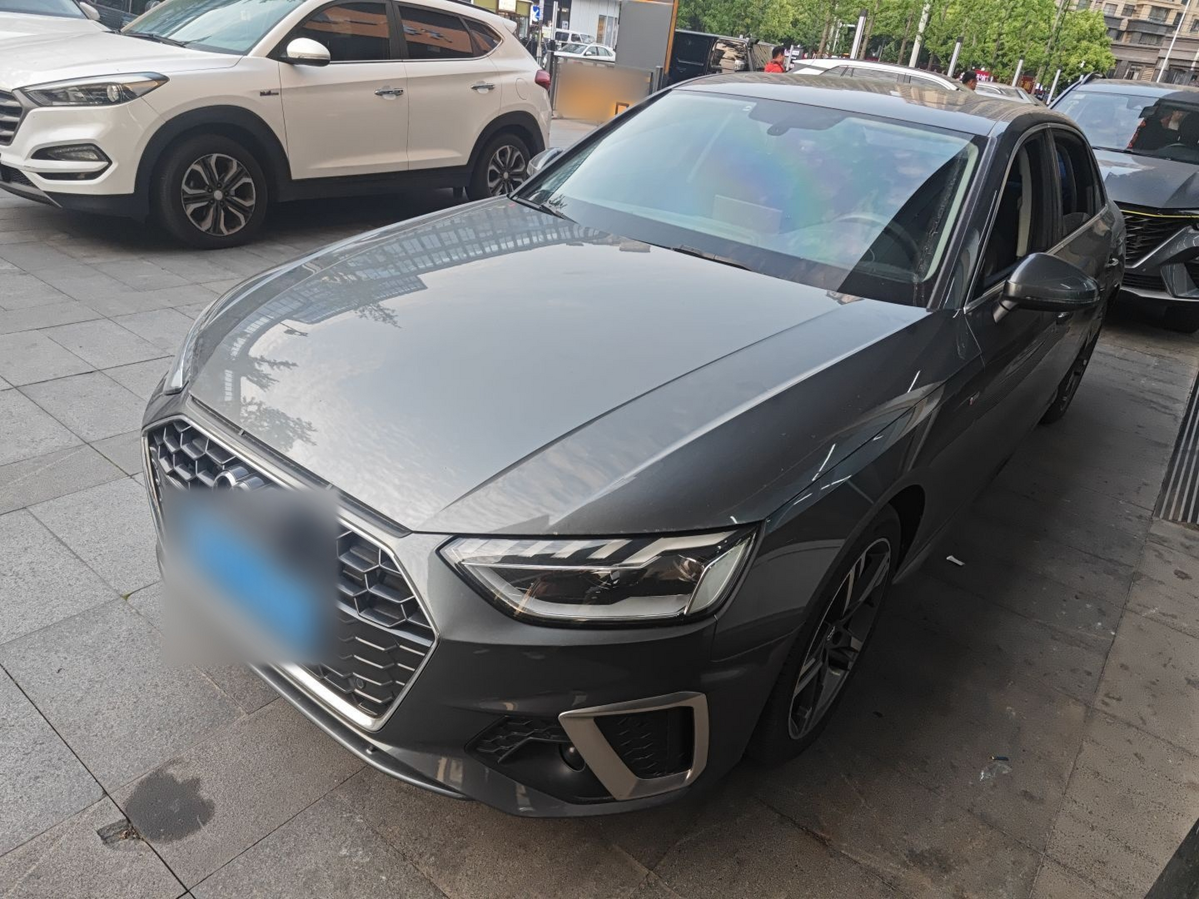 Под передней частью автомобиля