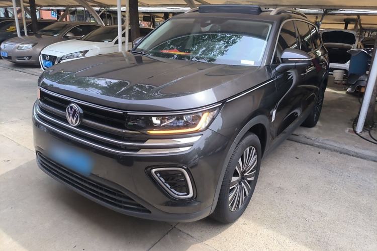 Used Volkswagen Tavendor 2024 330TSI Luxury Touring Edition