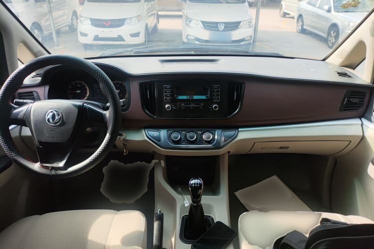 Used FORTHING Lingzhi 2018 M5 1.6L 7-Seater Comfort Model Center Console