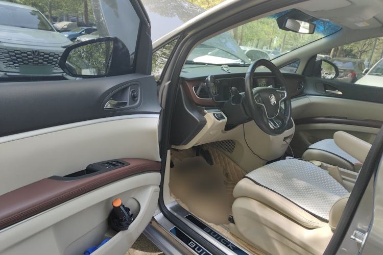 Used Buick GL8 2018 28T Luxury Model China VI Standard Driver Seat