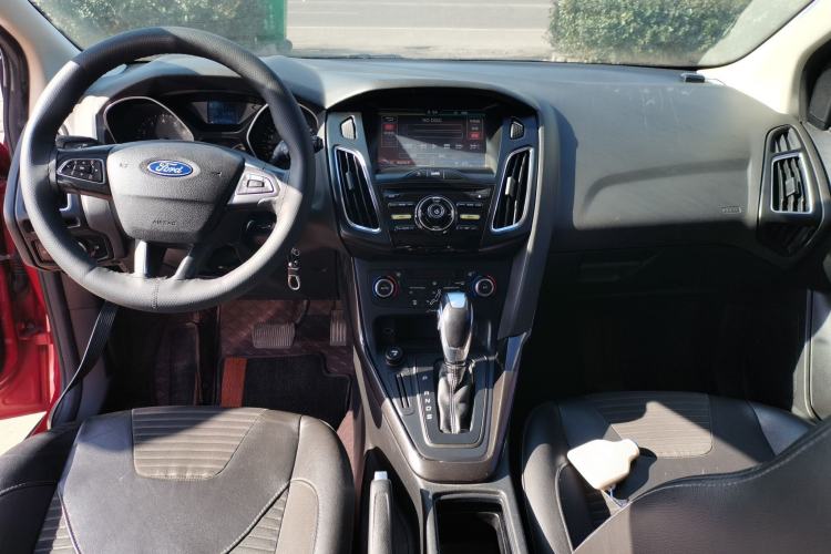 Used Ford Focus 2015 Hatchback 1.6L Automatic Fashion Edition
