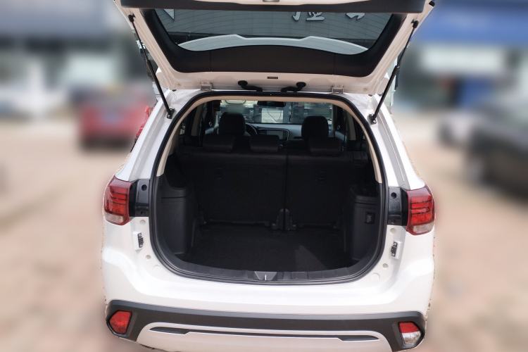 Used Mitsubishi Outlander 2020 2.0L Two-Wheel Drive Enjoyment Version 5 Seats Trunk