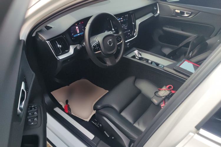 Used Volvo S60 2025 B4 Zhiyuan Luxury Edition
