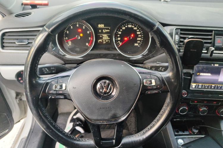 Used Volkswagen Sagitar 2018 1.6L Manual Comfort Model Steering Wheel