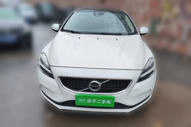 Used Volvo V40 2017 T3 Smart Edition

