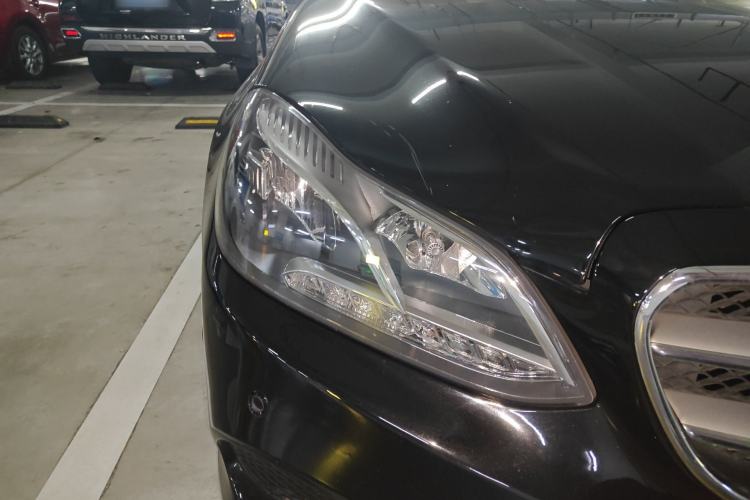 Used Mercedes-Benz E-Class 2015 E 260 L Sport Edition Right Front Headlight