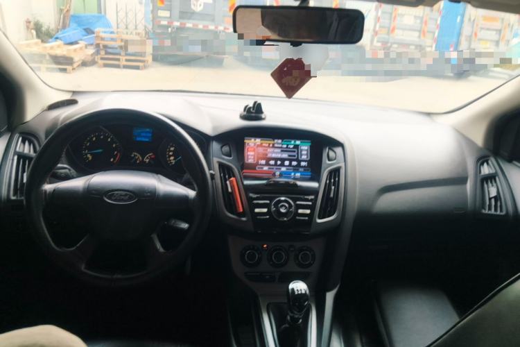 Used Ford Focus 2012 Hatchback 1.6L Manual Comfort Model Center Console