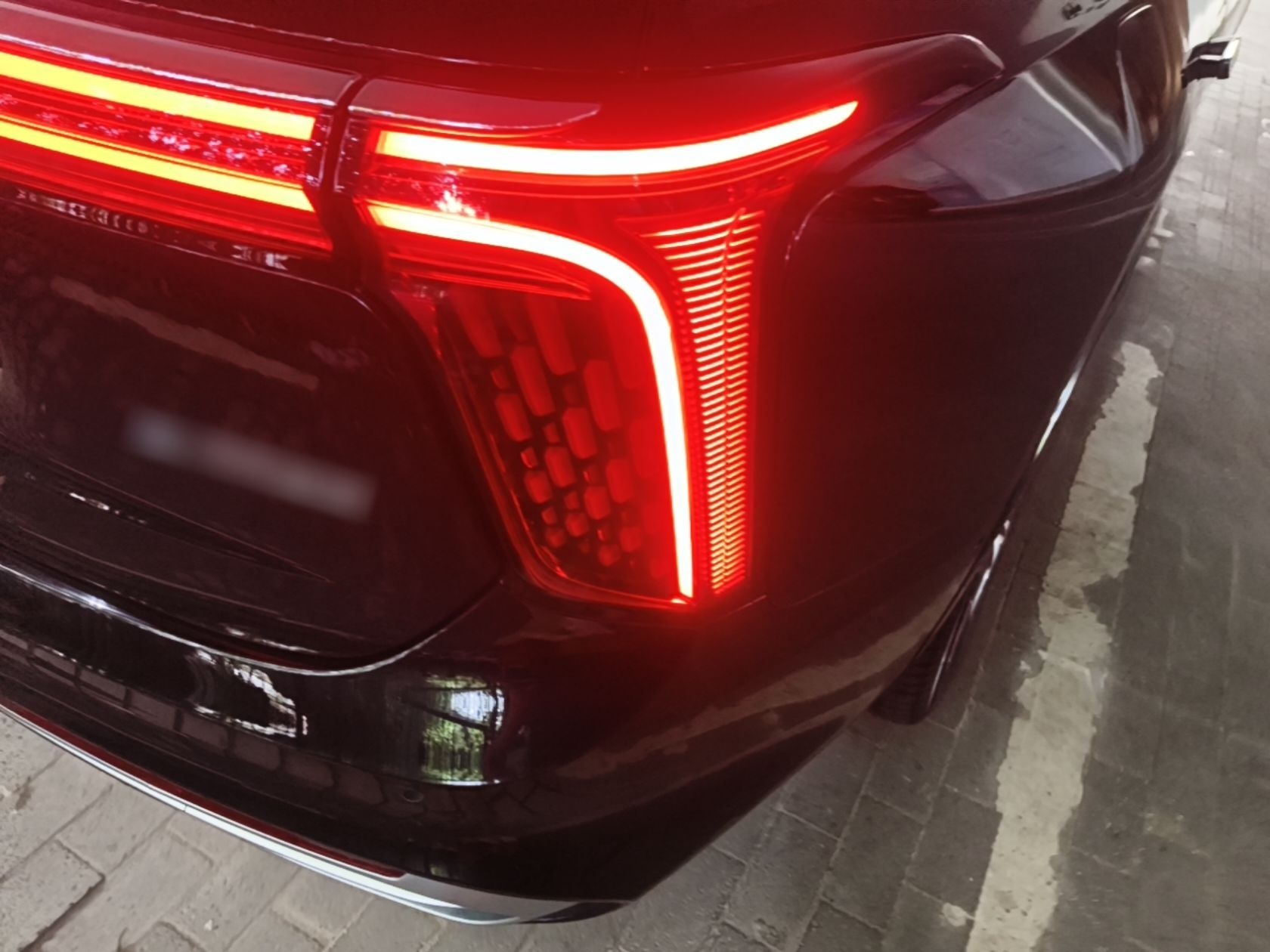 Hongqi E-HS9 2022 660 km Range Flagway Edition Six Seats — снимка 9