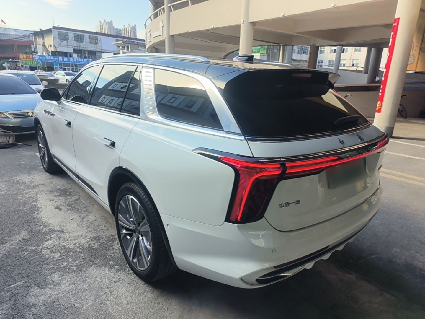Hongqi E-HS9 2022 690 km Range Flagship Edition Six Seats — снимка 4