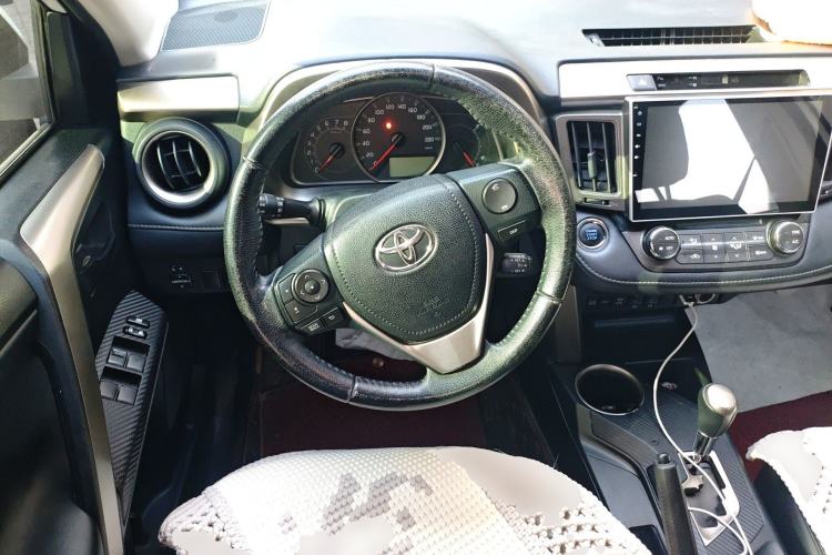 Used Toyota RAV4 2015 2.5L Automatic 4x4 Elite Edition Steering Wheel