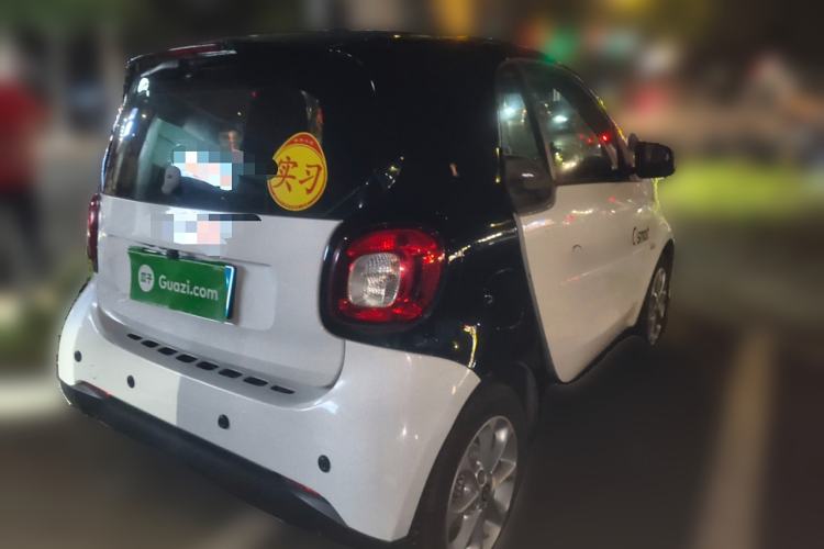 Used smart fortwo 2018 1.0L 52kW Hardtop Dynamic Version China V Rear Right 45 Deg