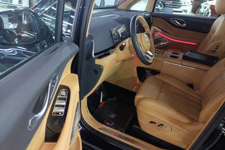 Used VOYAH Dream 2025 PHEV Four-Wheel-Drive Flagship Kunpeng Edition
