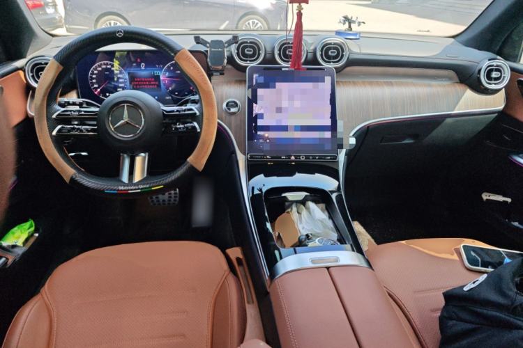 Used Mercedes-Benz GLC 2023 GLC 300 L 4MATIC Dynamic 7-Seater Center Console