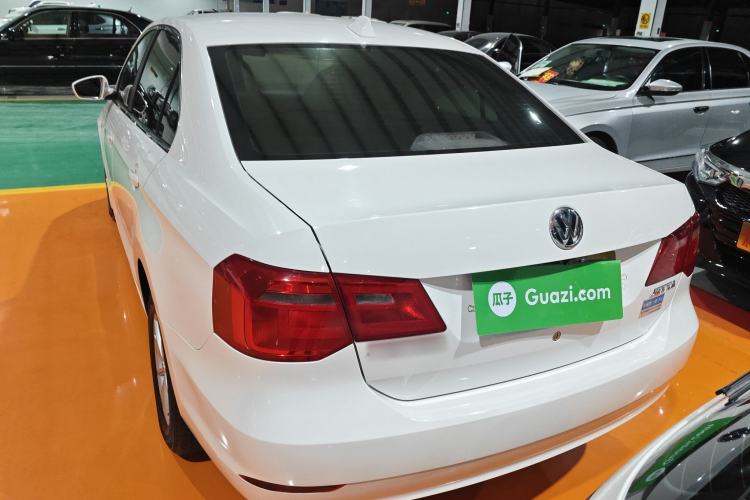 Used Volkswagen Jetta 2015 1.6L Automatic Fashion Model
