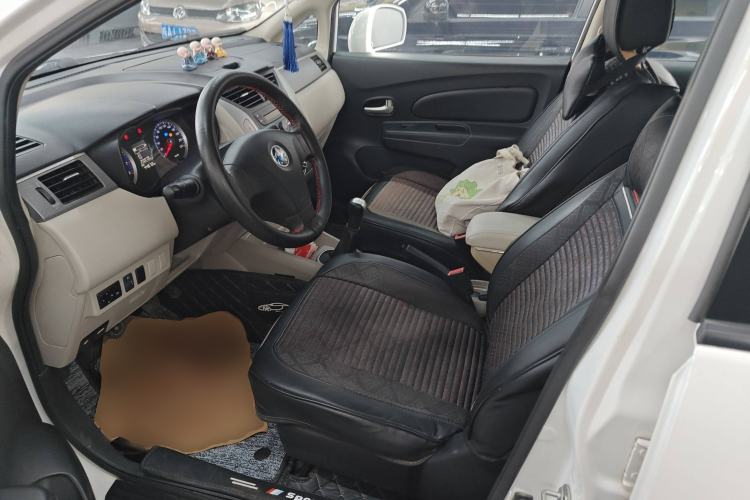 Used Venucia R50 2016 1.6L Manual Elite Edition
