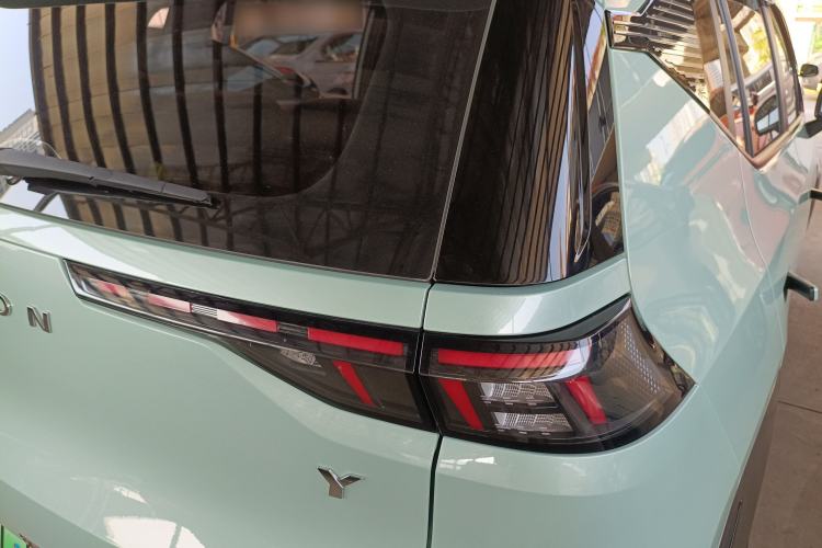 Used AION Y 2022 70 Tech Edition Lithium Iron Phosphate
