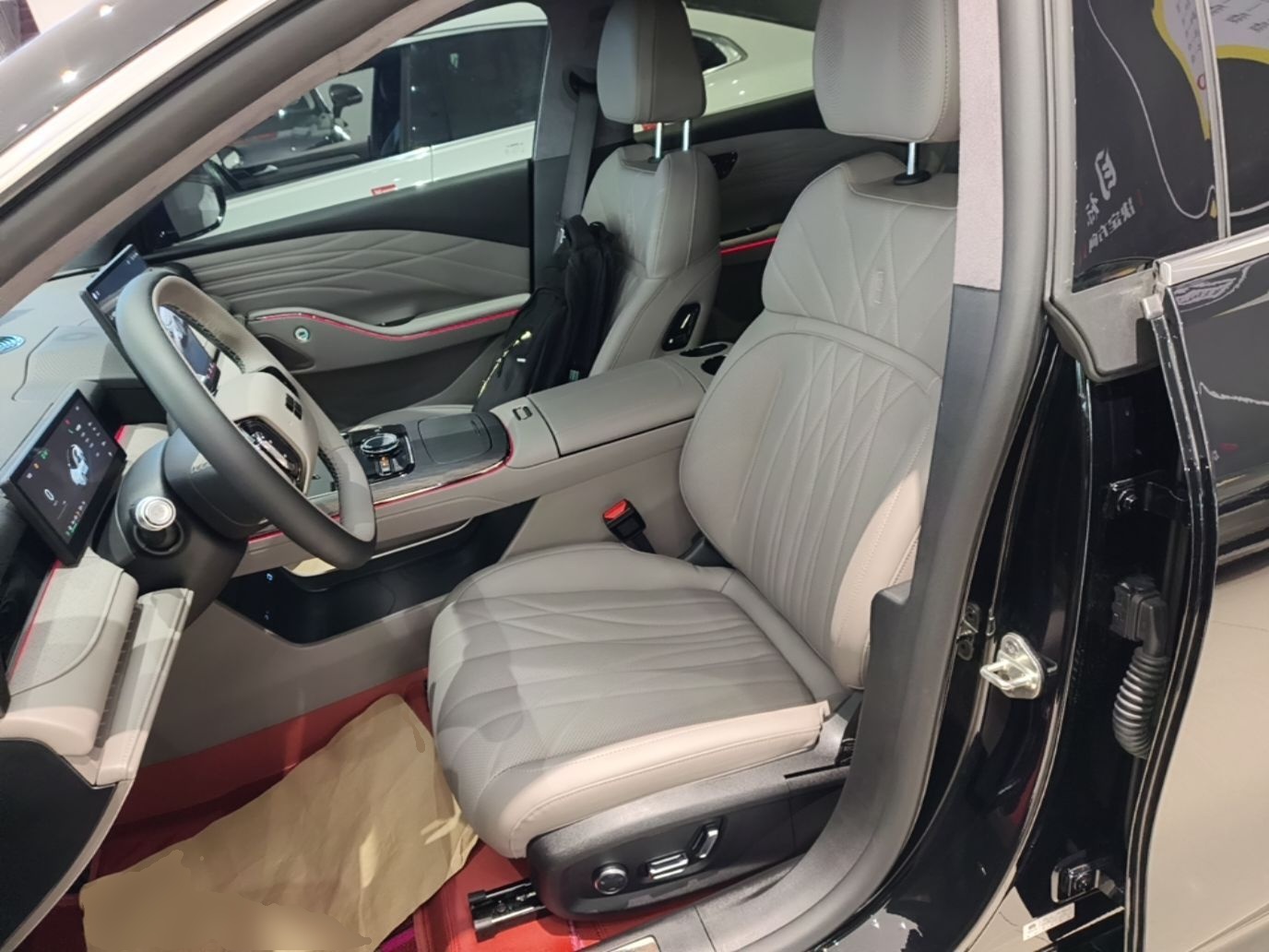 Geely Galaxy 8 2025 130km EM-P Starship Edition — снимка 17