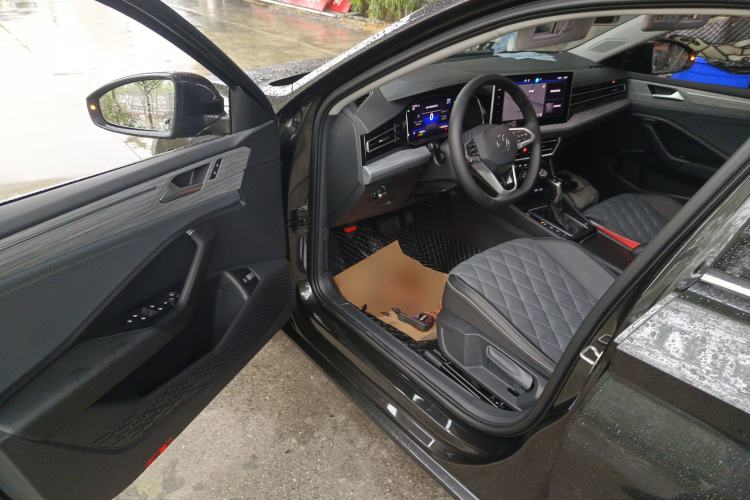 Used Volkswagen Sagitar 2025 300TSI DSG Excellence Edition Driver Seat