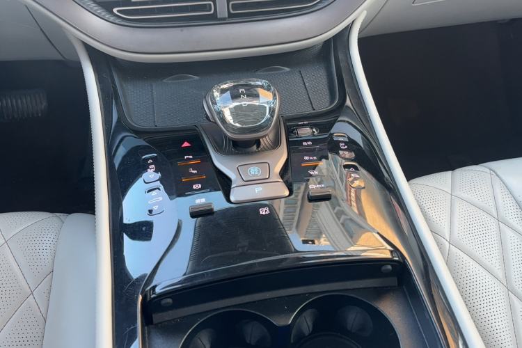 Used Denza D9 2022 EV 620 Prestige Model Gear Lever